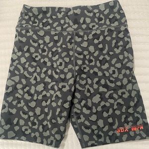 Sarah’s Day White Fox BIKER SHORTS SIZE M